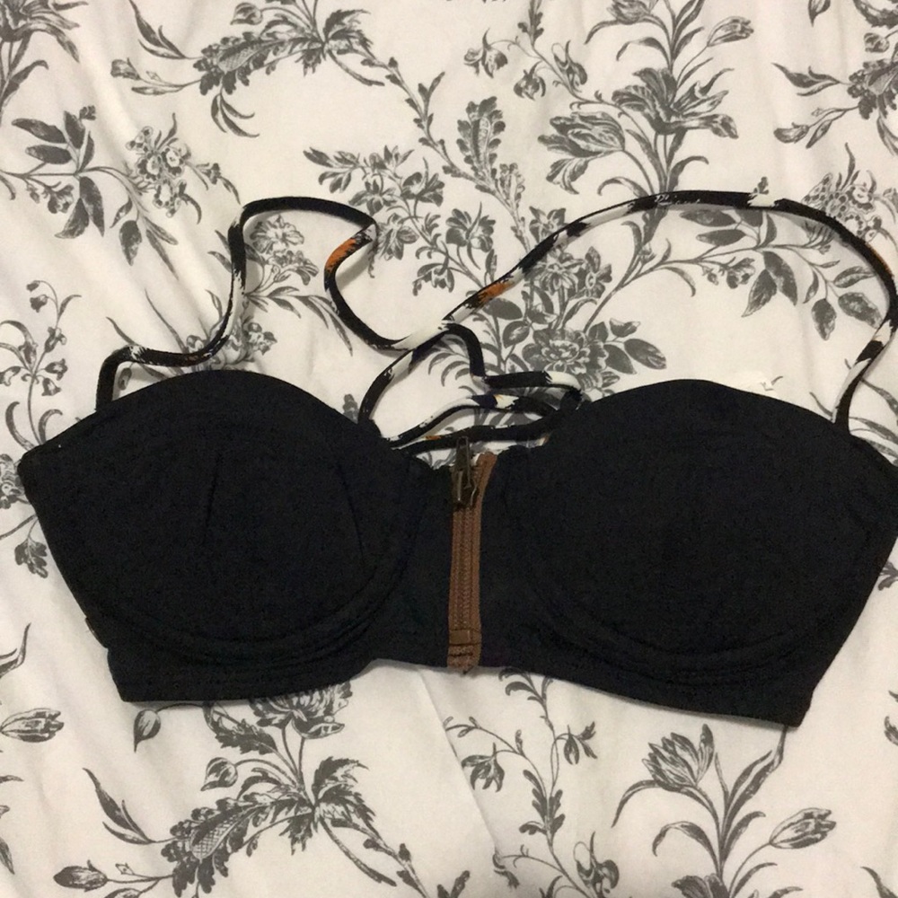 Volcom bikini top.